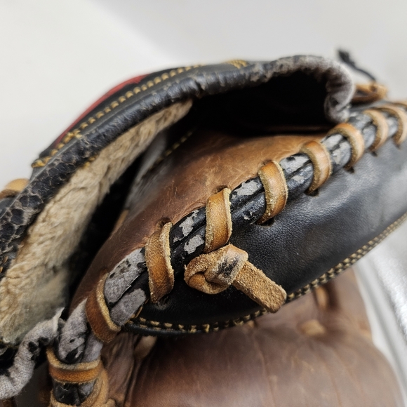 All-Star Catchers Mitt Men's Black/Brown Used Oil Softened.  Item is in used - Picture 5 of 12